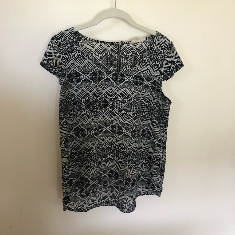 Geometric Print Short Sleeve Blouse